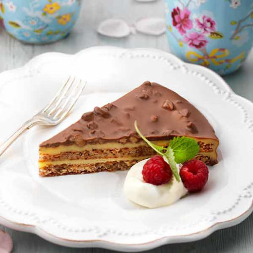 Almondy Daim Cake